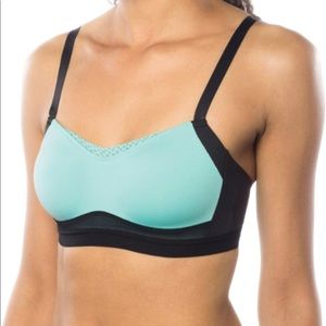SOLD ⭐️ EUC Moving Comfort Fine Form Sports Bra